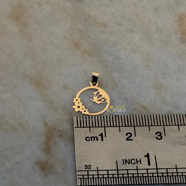 تصویر دوم آویز گل و پروانه طلا لیزری